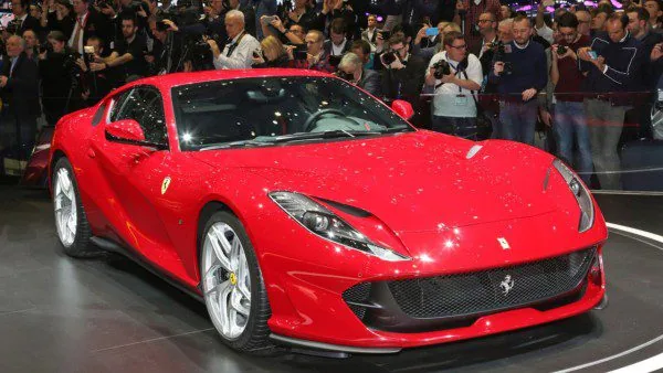 Ferrari 812 Superfast заставит забыть о F12tdf