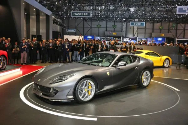 Ferrari 812 Superfast заставит забыть о F12tdf