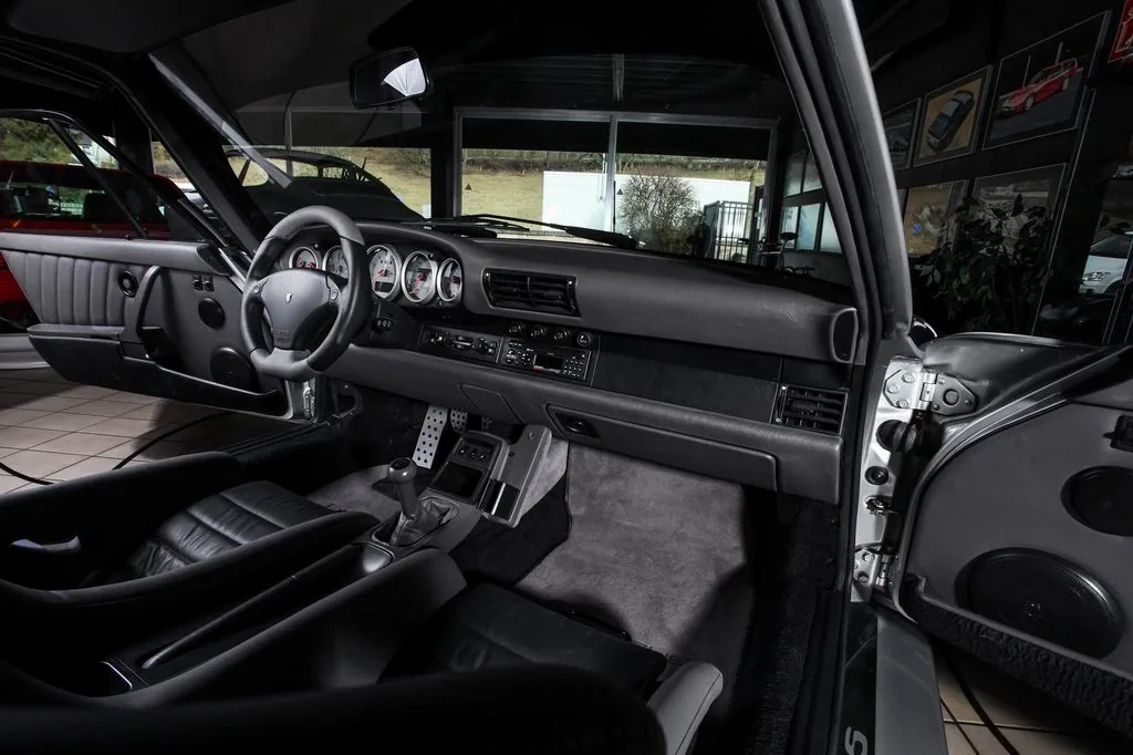 Салон Porsche 911 Turbo (965)