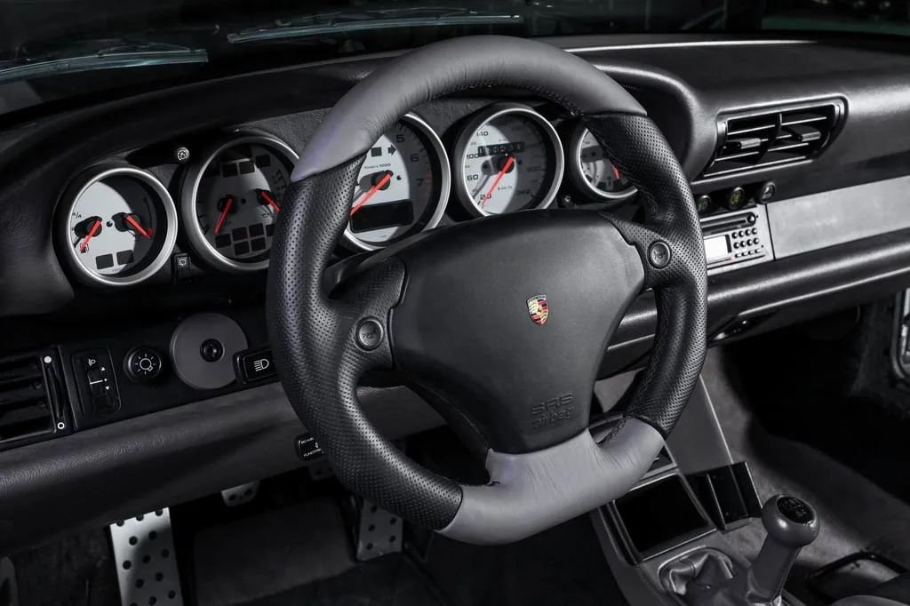 Салон Porsche 911 Turbo (965)