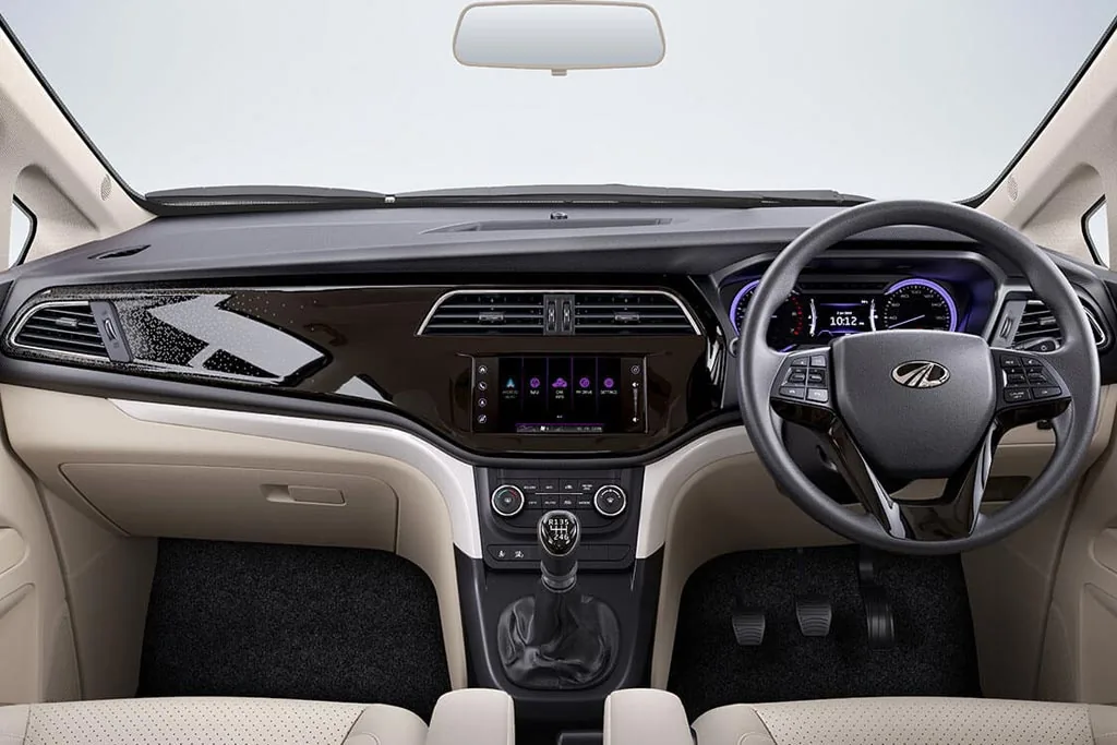Салон Mahindra Marazzo