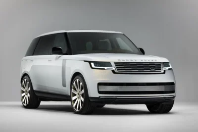 Range Rover SV Pearl Luster Pebble Beach 2026 Mother of Pearl