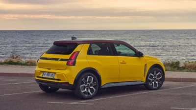 Renault 5 LFP батарея 36,5 кВт год запас ходу 2026